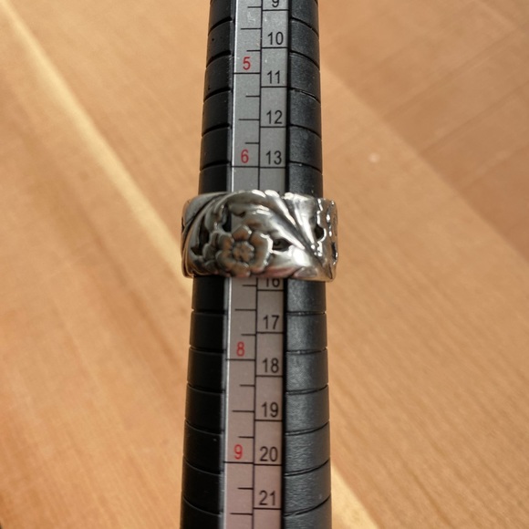 Fun Floral Sterling Ring - Picture 4 of 5